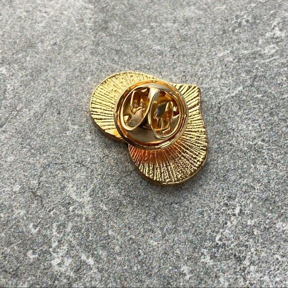 A Heart Alice Wonderland Collection Enamel Pin - Picture 4 of 6